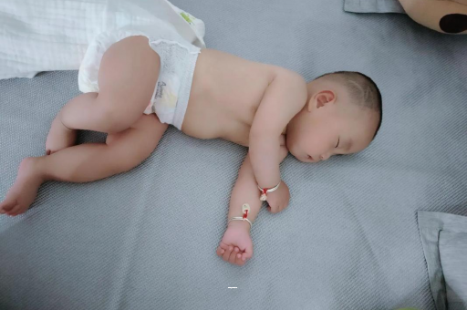 信阳宝宝先长上牙还是下牙